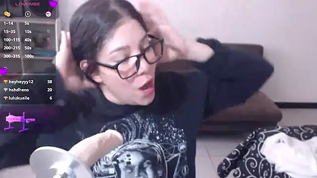 sharonnleon XXX чат на живо