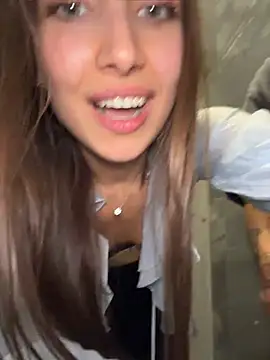 ICrazyOneIRL élő XXX-chatje