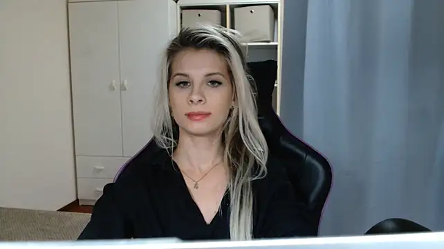 KristineGlow élő XXX-chatje