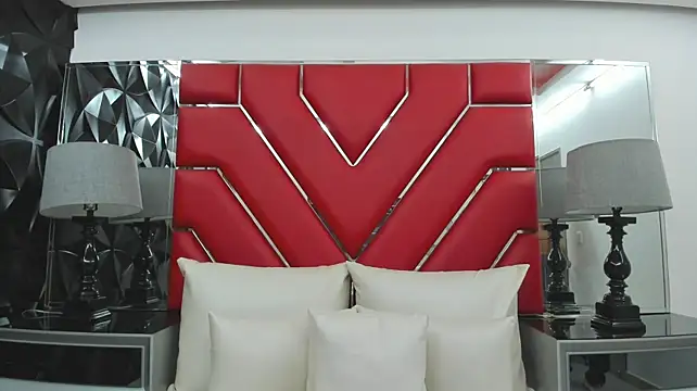 Zara-Rey Chat XXX in diretta