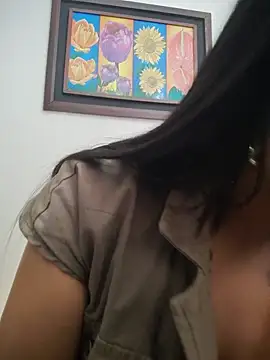 Astrid-- Adlı Modelin Canlı XXX Sohbeti
