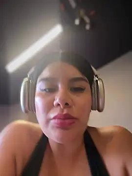 Issane_Peru Chat XXX live