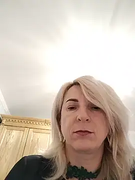 Chat +18 de AhlyssaLove1155 ao vivo