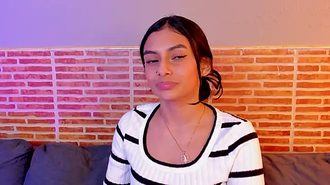 lilith_petit_ Live XXX-Chat