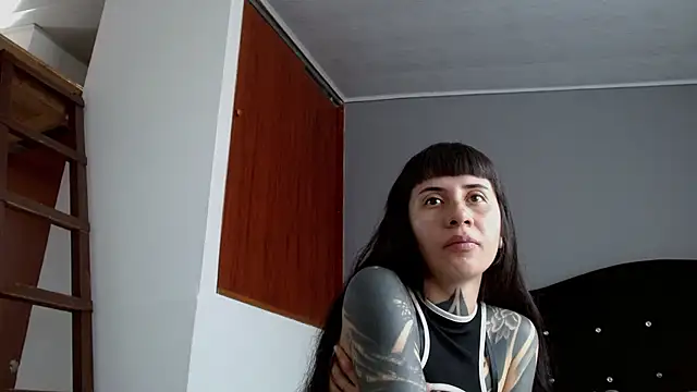 Emilia_1995 现场XXX聊天
