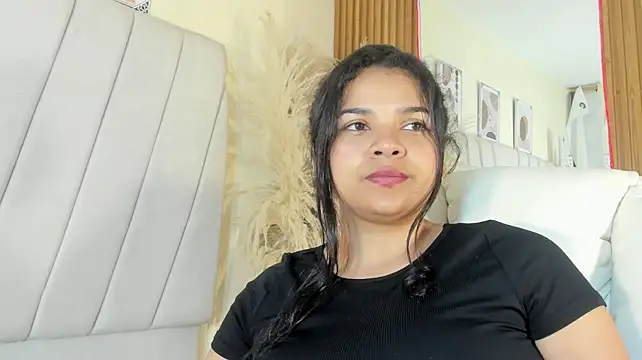 Miaa_Star1's Live Chat Room