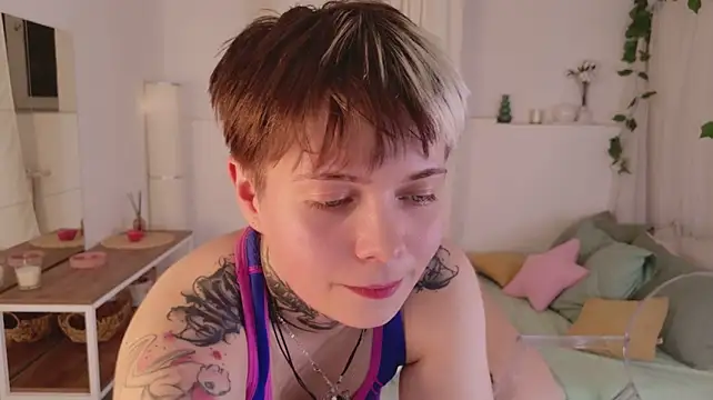 Kitty_Ollive Obrolan Langsung XXX