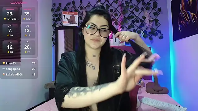Chatroom XXX en direct de Emmie_Hot