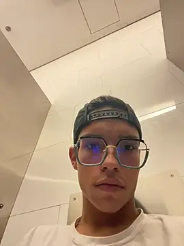 แชท XXX สดของ Andres_boy252