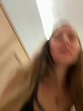 SkyelarsWorld's Live XXX Chat