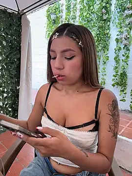 צ'אט XXX בשידור חי של Issa_pink18