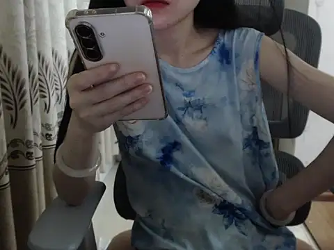 booboomonster Chat XXX in diretta