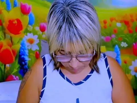 צ'אט XXX בשידור חי של indianroxy
