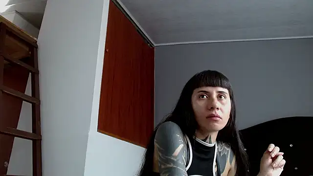 Chatroom XXX en direct de Emilia_1995