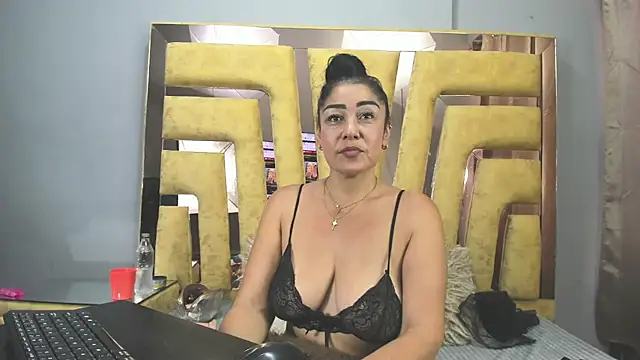 VikyThomsonn XXX чат на живо
