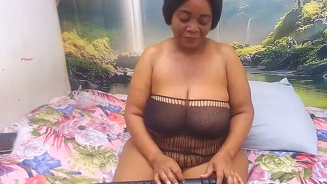 BLACKMILF4U Chat XXX in diretta