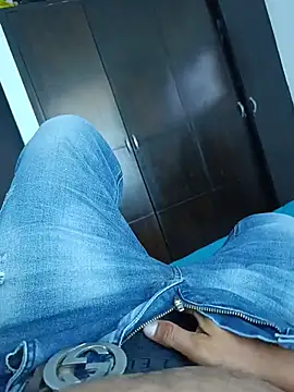 צ'אט XXX בשידור חי של Romeo_sex15
