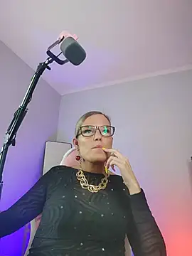 Lady_Shine Adlı Modelin Canlı XXX Sohbeti