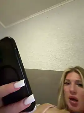 XXX chat uživo modela Tatti-Go