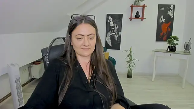 MistressDarrah's Live XXX Chat