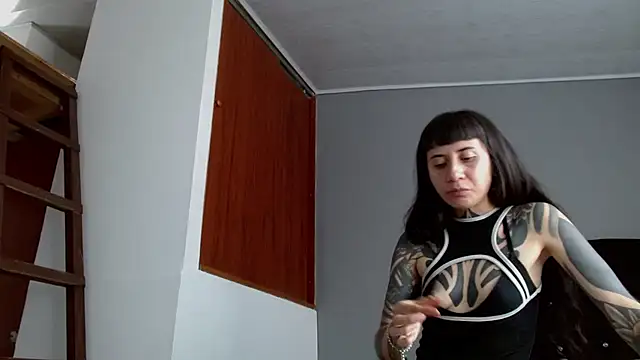 Emilia_1995 Live XXX-Chat