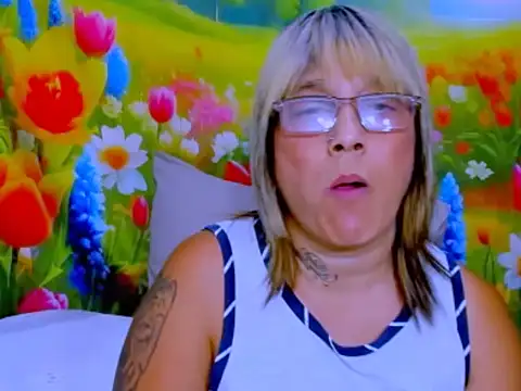 indianroxy Adlı Modelin Canlı XXX Sohbeti