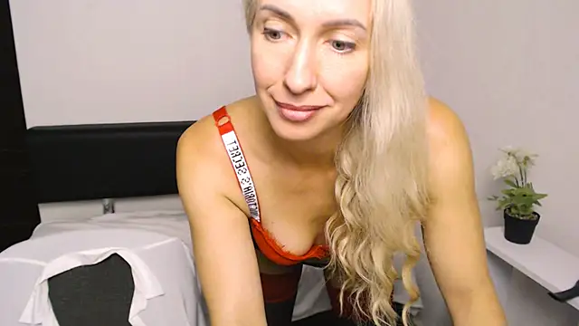 Chat XXX en directo de Cute_Smile_Shy