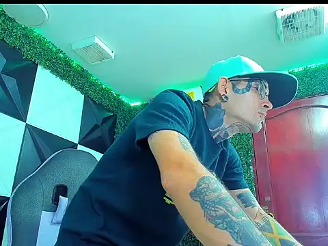 Boy_tatto77: απευθείας συνομιλία ΧΧΧ