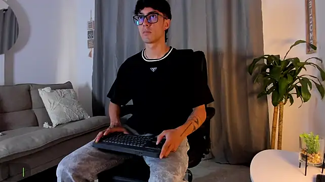 etham_wolf1's Live XXX Chat