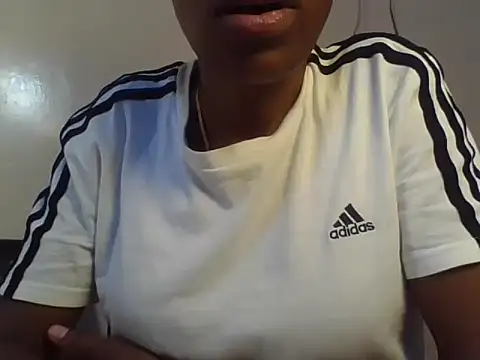 Chat +18 de juicyqueenn8 ao vivo