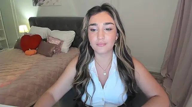 Chat XXX en directo de GoldenHeart_1
