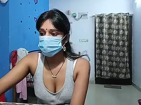 pirtisha Adlı Modelin Canlı XXX Sohbeti