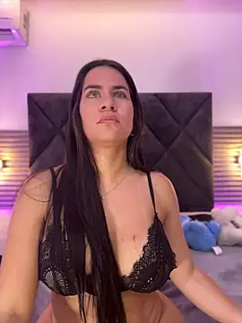 Chat +18 de Zafira_Alabi ao vivo
