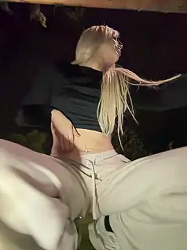 AlyssaFoxx_ élő XXX-chatje