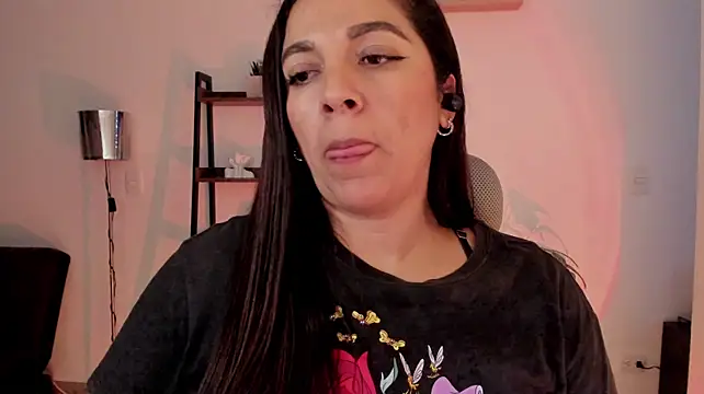 Chat +18 de urcute_kitten ao vivo