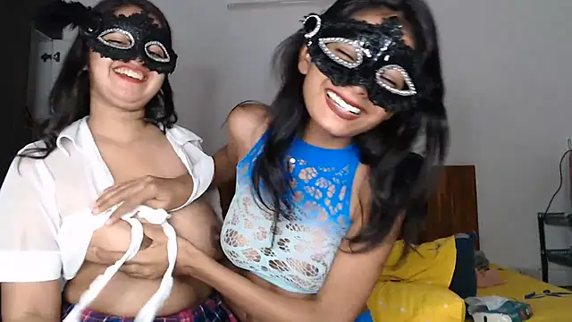 Virgin_Aisha élő XXX-chatje