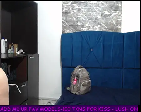 LITTLEKITTY19n Live XXX chat