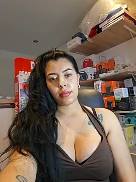 Chatroom XXX en direct de Luianna
