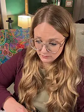 thatcutegirlwtheglasses' Live XXX Chat