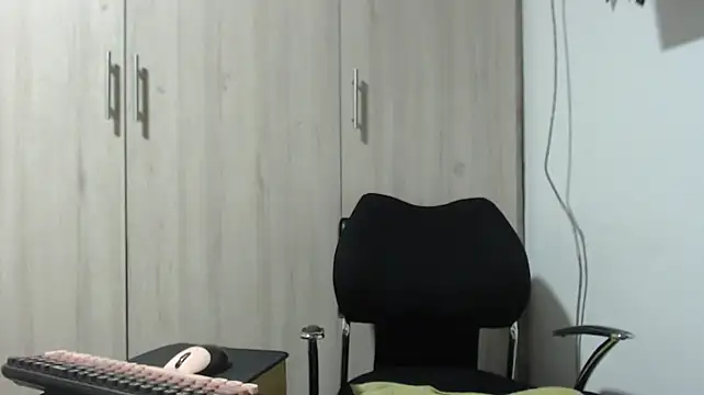 khawit_1 Adlı Modelin Canlı XXX Sohbeti