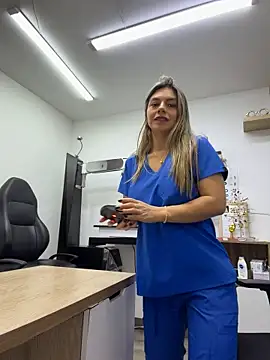 צ'אט XXX בשידור חי של alicee16