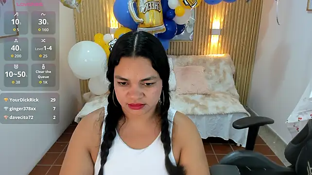 Cloe_35's Live Chat Room