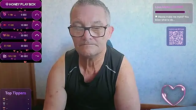 צ'אט XXX בשידור חי של daddy_man