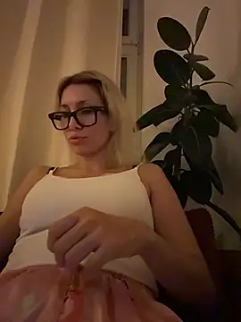 suyneslii's Live XXX Chat