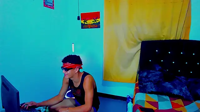theo_bigcock_'s Live XXX Chat