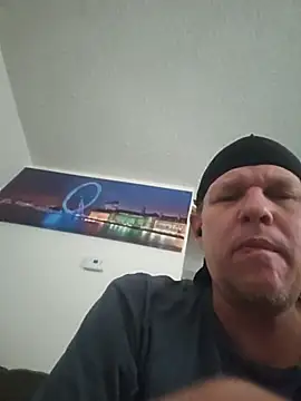 yourMasterisBored's Live Chat Room