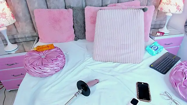 MilanRousse_'s Live XXX Chat