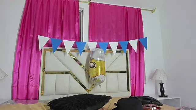צ'אט XXX בשידור חי של Exotic__April