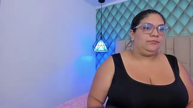 Vixen-Rouge live XXX chat