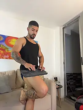 XXX chat uživo modela Ezzio_Scolaro